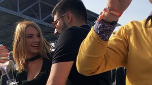 Fiul fostului vicepremier nu s-a predat şi a declanşat atacul decisiv la fiica lui Adrian Enache. Gabi Oprea Jr. a ”combinat-o” regulamentar pe Diana Enache: masă fentosană la LOFT şi roabă corespunzătoare cu sticle de rose!