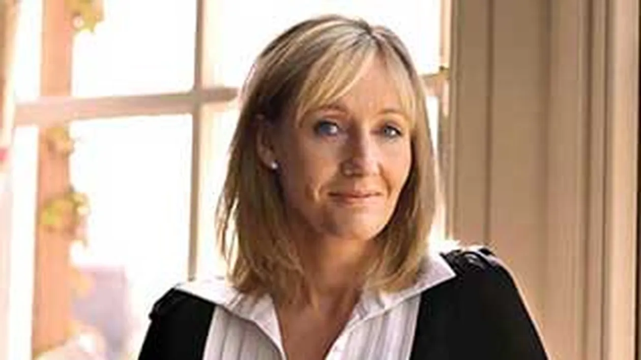 J.K. Rowling, mama lui Harry Potter, darama un conac din secolul al XVII-a, de 1,2 milioane lire sterline, pentru a-si extinde gradina