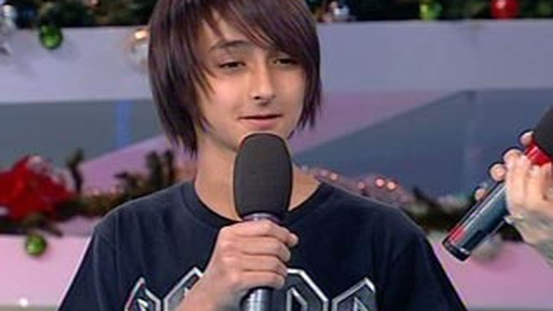 VIDEO Fiul lui Marcel Pavel vrea sa isi enerveze tatal! Uite ce metoda a gasit adolescentul Sasha!