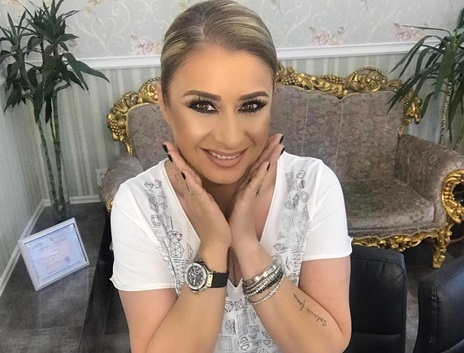 Anamaria Prodan este gazda emisiunii ”Gospodar fără pereche”