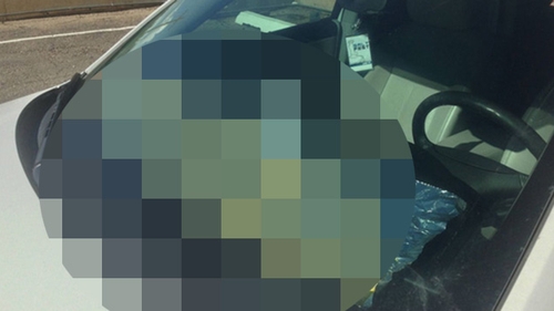 Fotografia care le-ar putea da idei soferilor din Romania! Oamenii care au trecut pe langa aceasta masina s-au frecat la ochi