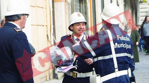 Haine inscriptionate gresit pentru politistii italieni
