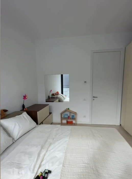 Andreea Popescu a început transformările în noul penthouse. Primele imagini din dormitorul fiicei sale