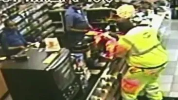 Incredibil! Reacţia unui bărbat care a câştigat milioane la loto a fost surprinsă de camerele de filmat! Uite-l cum se bucură!