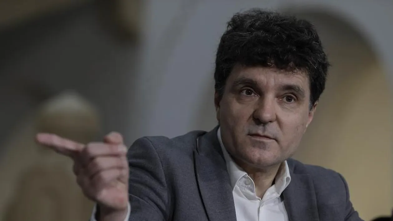 Bucureștenii au interzis la apă caldă și în vara lui 2023. Pe cine dă vina Nicușor Dan