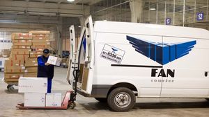 Ce salariu are un curier la Fan Courier. Cât câștigă lunar fără tips-uri