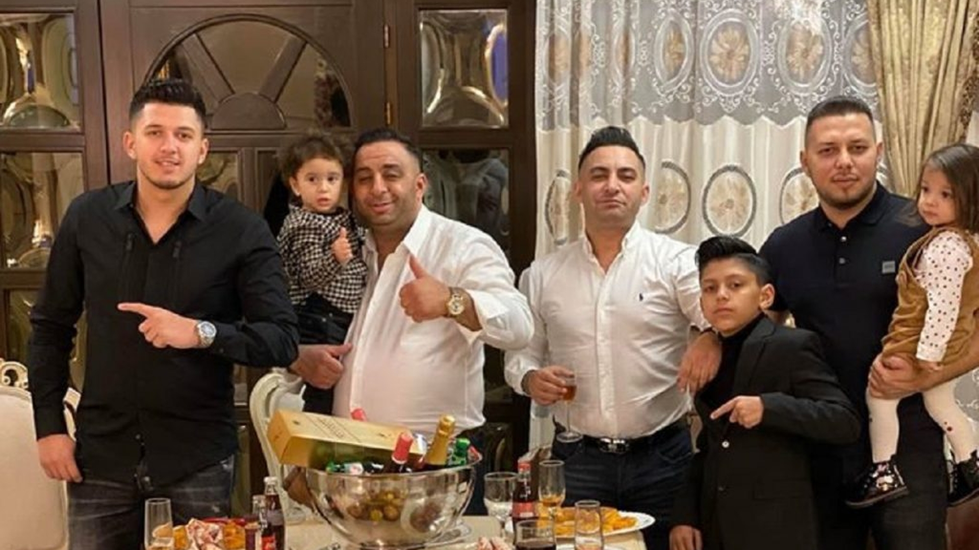 Momente de coșmar pentru fratele lui Emi Pian. Elvis Pian se teme că rămâne singur, dacă frații lui sunt arestați: „Mi-e frică”