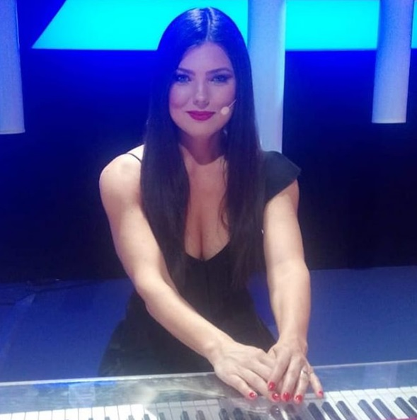 Paula Seling s-a pozat fără machiaj și nepensată! Are aproape 40 de ani, dar arată ca la 20