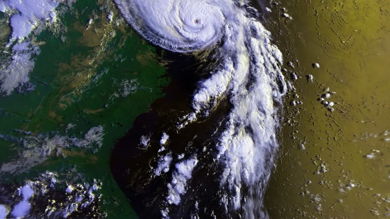 Europa, lovită de uraganul Kirk! Ce țări vor fi afectate de ploile torențiale și vântul puternic