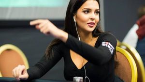 Ea este cea mai sexy jucătoare de POKER! Sara a participat la Miss Univers 