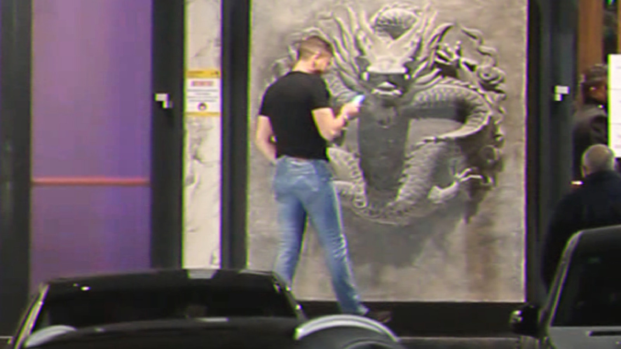 Cristian Boureanu a ieșit din club să vorbească la telefon