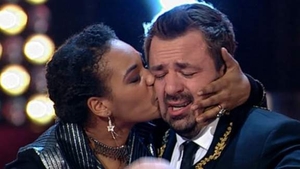Nebunii din studio! Julie Mayaya şi Breciu sunt pe ultima sută de metri cu lansarea piesei! Uite ce-au făcut la înregistrări!
