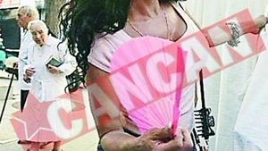 Prostituatele au prezentat moda pe strada