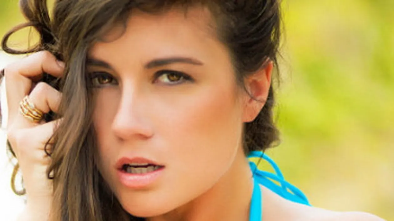 Ce facea aceasta profesoara in timpul liber. Directorul a dat-o pe loc afara cand a vazut pozele. E inacceptabil!