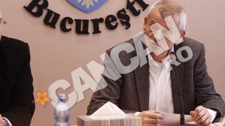 Campanie de igienizare in scoli, sprijinita de Primaria Capitalei. Oprescu ii invata pe prichindei cat de important este sa se spele pe maini