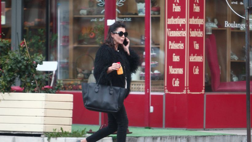 Ce ”ascunde” ştirista de la Kanal D. Soţul i-a fost denunţat la Parchet, dar… prezentatoarea TV e numai un zâmbet!