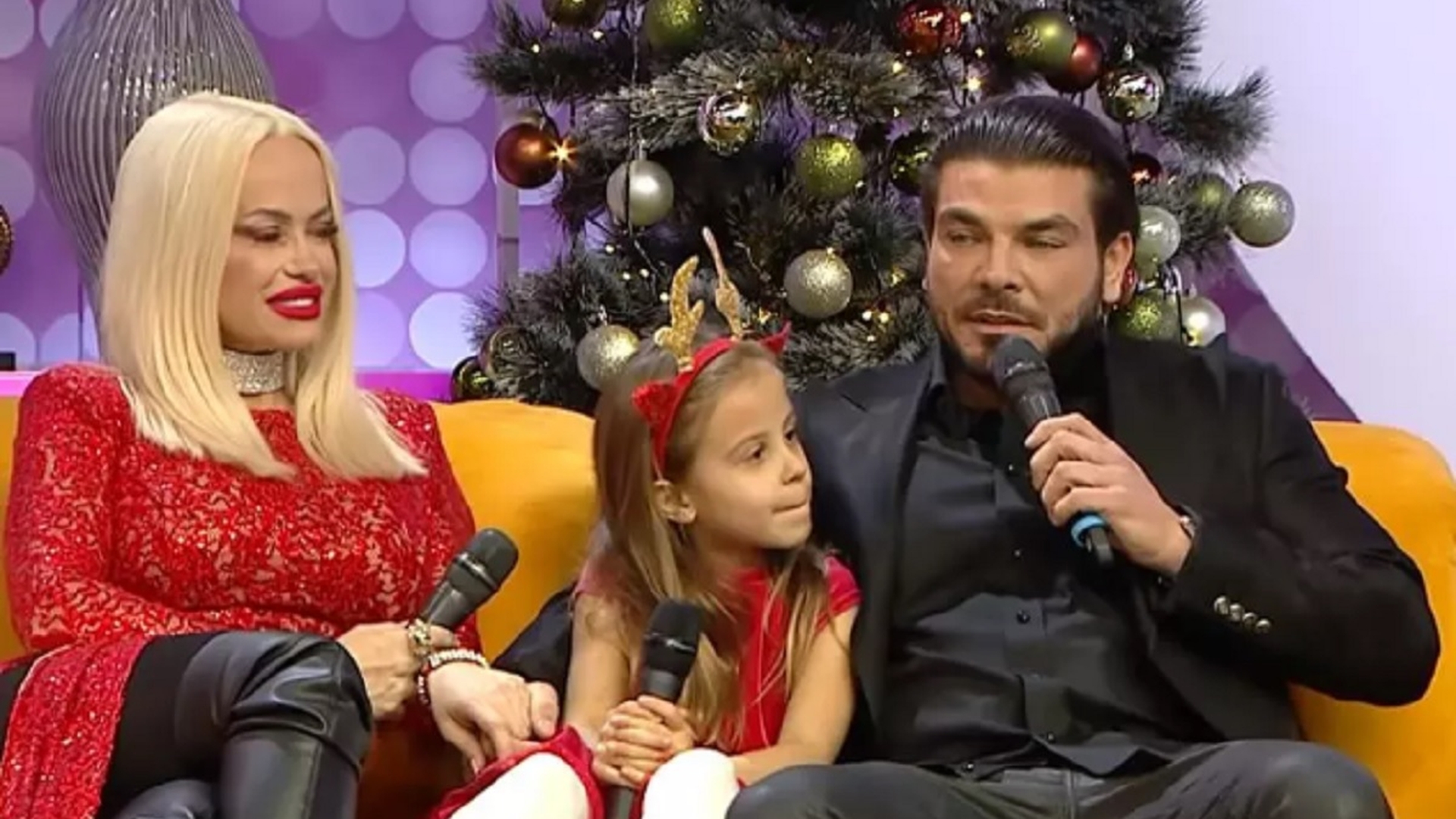 Anda Adam, prima apariție televizată alături de logodnicul și fiica ei. Micuța Evelin îi spune ”tati” bărbatului
