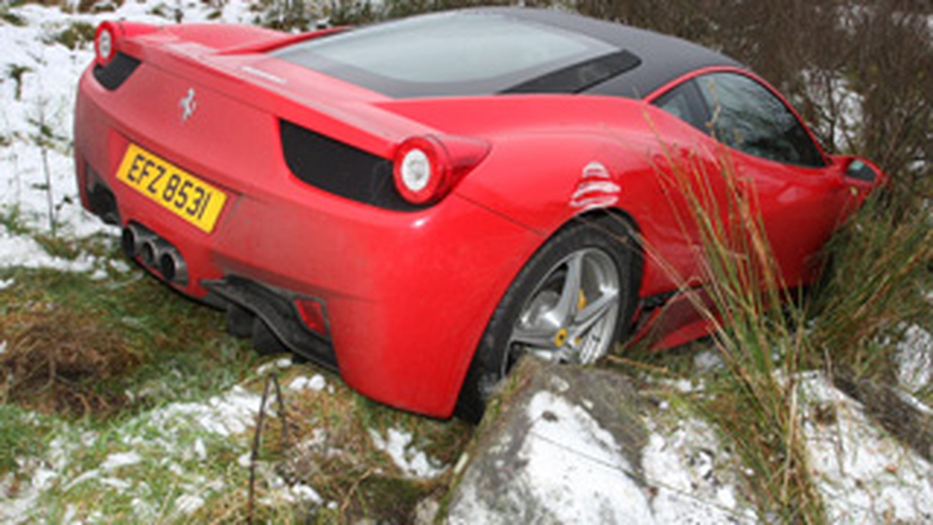 Cum se parcheaza un Ferrari de 200.000 de euro- varianta unui castigator la loto
