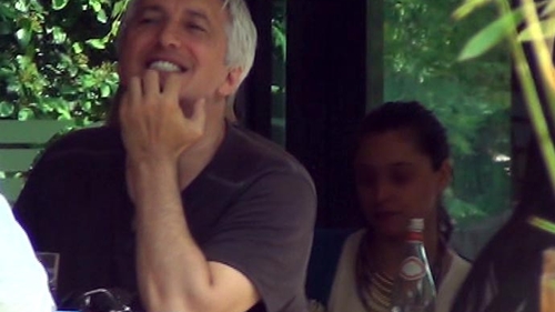 Fostul iubit al lui Jojo era sa-si rupa gatul uitandu-se dupa o alta blonda celebra! Vezi cine l-a dat peste cap!