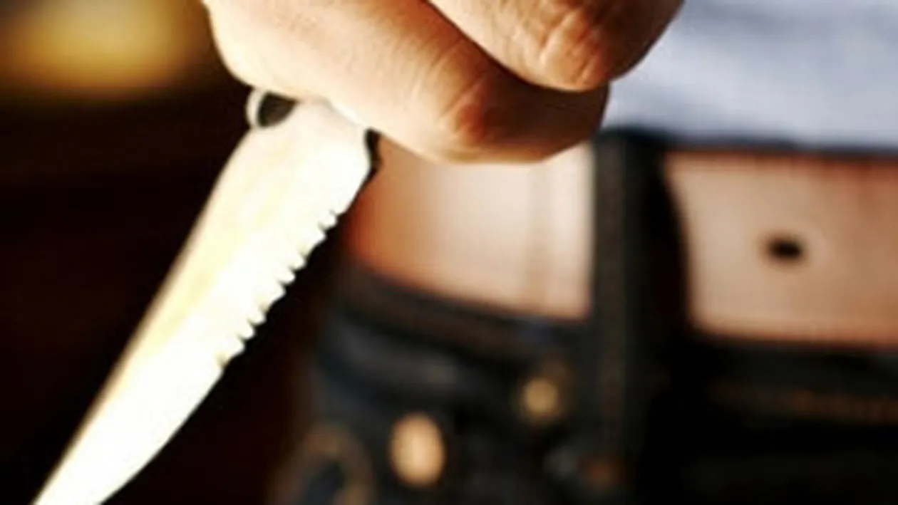 VIDEO Legea junglei! O politista de 23 de ani, injunghiata de un scandalagiu!