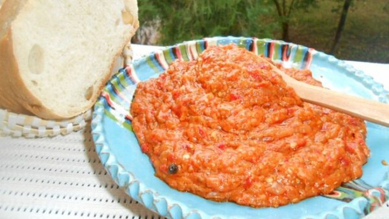 Greșeala care dublează caloriile zacuscăi. Nutriționistul ne învață cum să o gătim corect