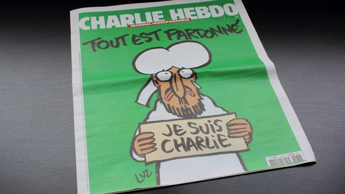 Incident șocant! O femeie, îmbrăcată într-un tricou cu Charlie Hebdo, a fost înjunghiată într-un parc din Londra. Cine este victima atacului. VIDEO