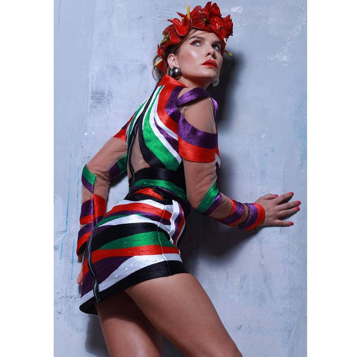 Rușine maximă! Anna Lesko, fotografiată fără lenjerie intimă la geam