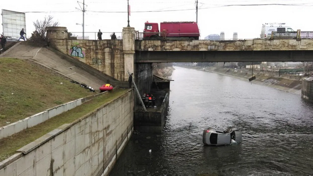 Studentii din zona Regie, in stare de SOC! Ce au vazut in apa Dambovitei, in dreptul Podului Ciurel, in aceasta dimineata