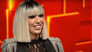 Raluca Bădulescu și-a tras look nou pentru fanii de pe OF. E brunetă, cu părul scurt