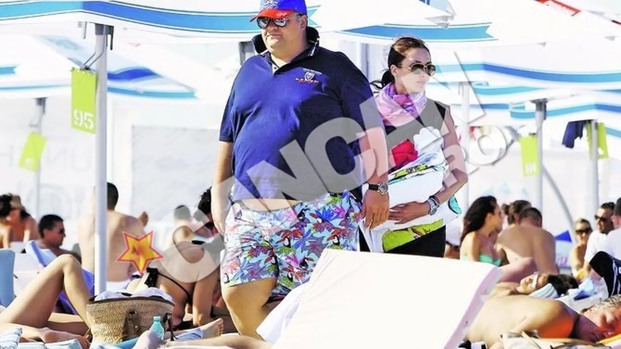 Relaxare pe litoral cu sotia si copilul inainte de primirea extraterestrilor! El e Adrian Thiess, greul care a adus amicalul de vis!