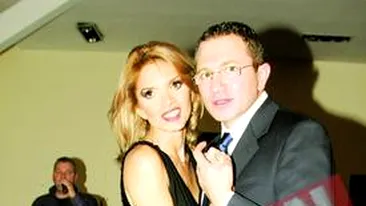 Cristina Spatar ii vara bani in buzunar sotului