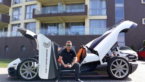 El e primul român care conduce bolidul Koenigsegg CCXS, mașină unicat de 1,2 milioane de euro