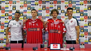 Puși la zid de Cornel Dinu, apărătorii lui Dinamo au fost apărați de antrenor!