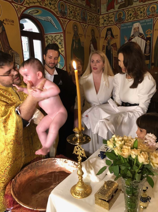 Galerie foto. Delia Antal și-a botezat băiețelul! O cântăteață cunoscută și un om de afaceri au fost nași: ”De mult mi-a zis că…”