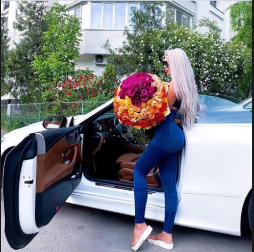 Cum a reacționat un african înfierbântat după ce Loredana Chivu și-a pus o poză în care poartă o cămașă descheiată, fără să aibă sutien | FOTO