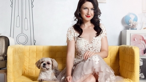 Primele imagini cu barbatul pe care Alexandra Ungureanu incearca sa-l tina cat mai ascuns. El este cel pentru care artista...