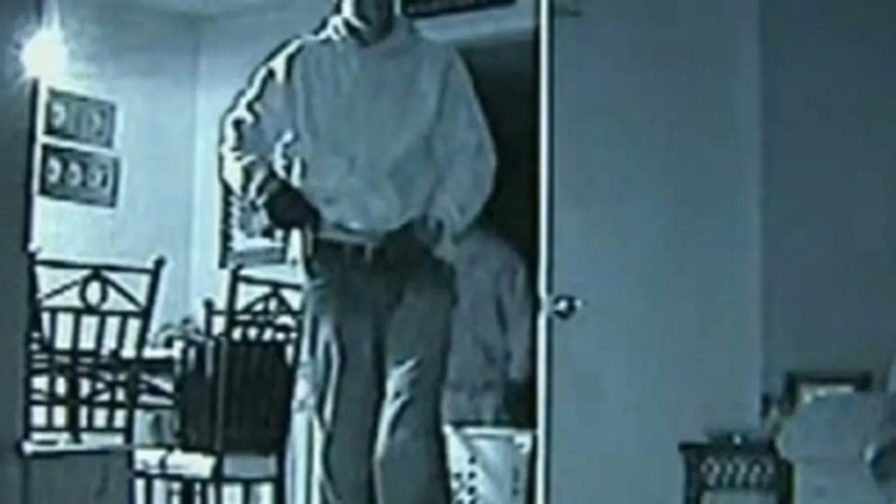 ATENTIE, Facebook-ul dauneaza grav... casei! Jefuita dupa ce si-a anuntat prietenii virtuali ca pleaca de acasa