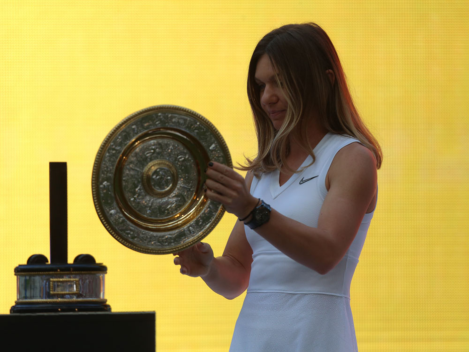 Simona Halep a purtat un ceas de 60.000 de dolari când a prezentat trofeul câștigat la Wimbledon