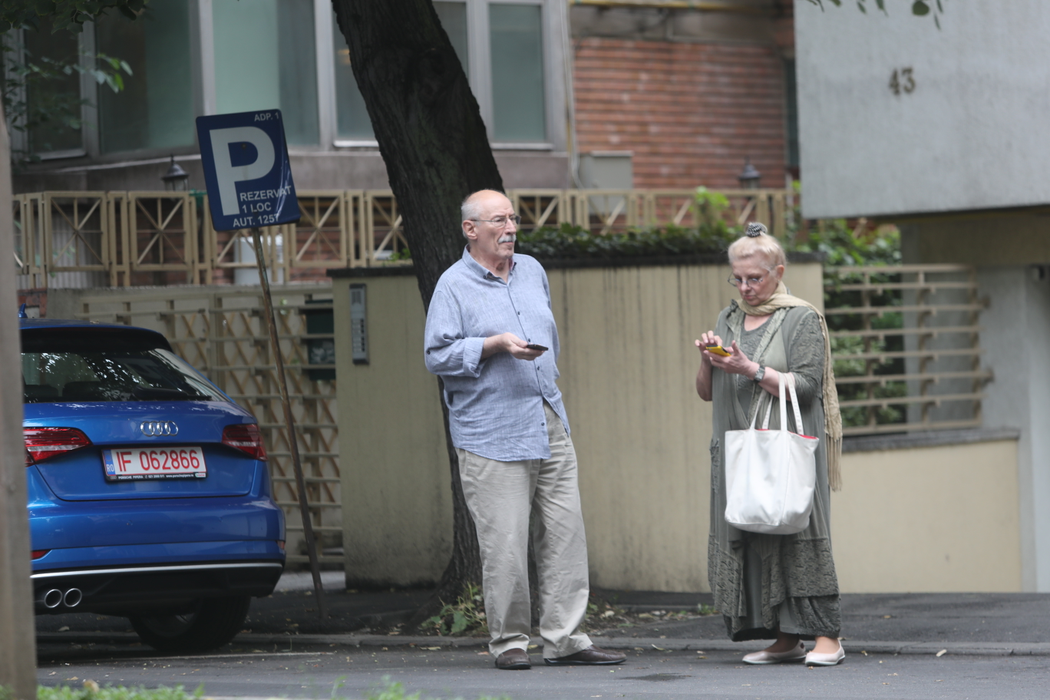 Nici măcar cu privirea nu a ”ochit” o mașină disponibilă