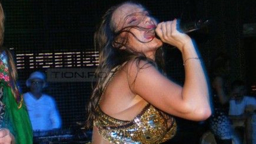 Este gravida in opt luni, dar nu ii pasa! Vezi cum isi pune Anna Lesko sarcina in pericol