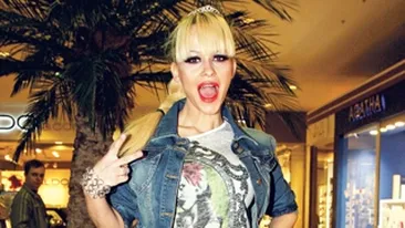 Anda Adam are o strategie inedita de a strange vizualizari online la piesele si clipurile ei. Se milogeste de fani sa o salte in topuri