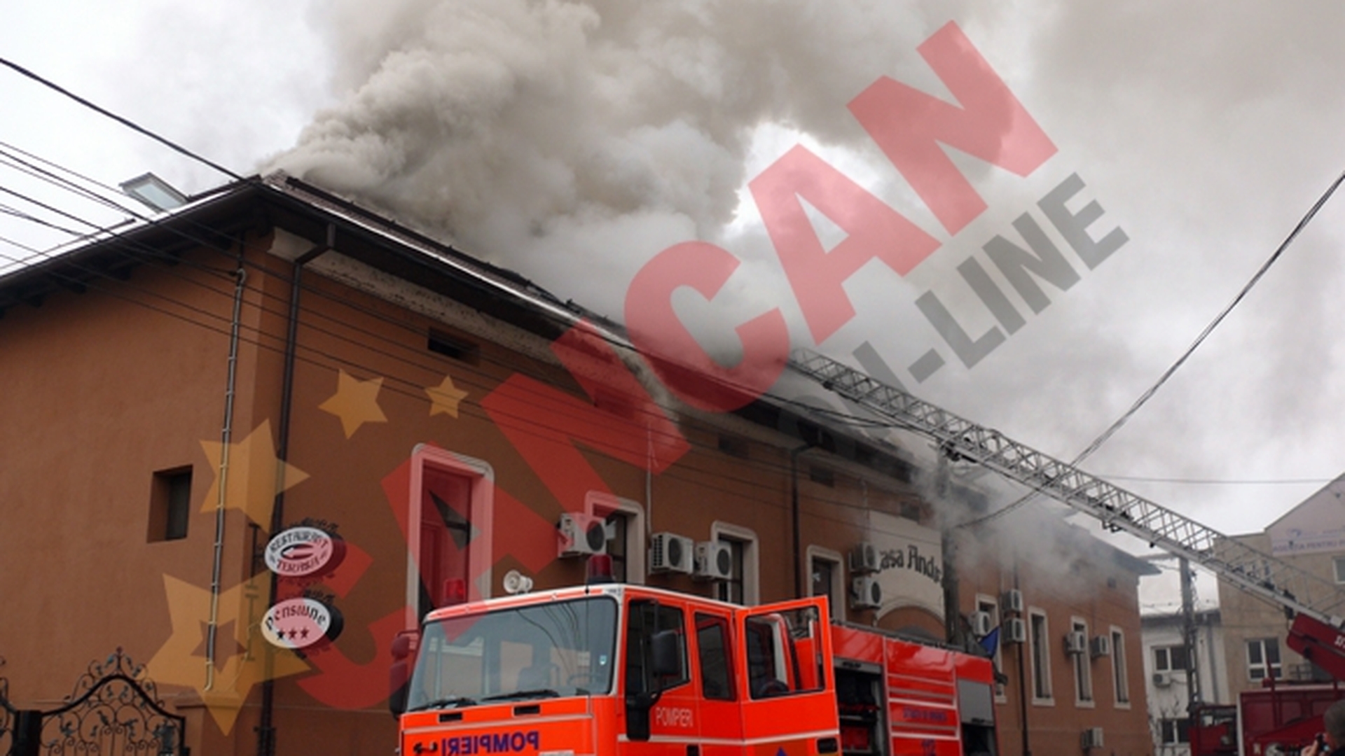 Incendiu puternic la o pensiune din Drobeta Turnu Severin, mai multe persoane au fost evacuate FOTO