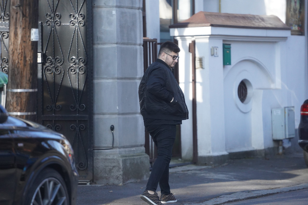Gabriel Oprea junior i-a făcut o vizită tatălui său, la sediu (Foto: CANCAN.RO)