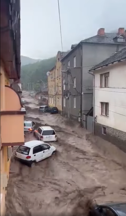 Inundații de proporții din cauza ploilor abundente. Foto: Facebook