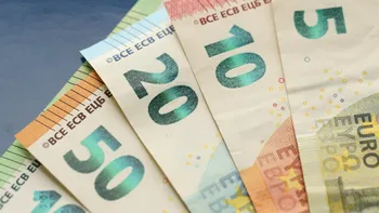 Pare valoroasă, dar îți poate crea probleme serioase. Bancnota pe care mulți nu o mai acceptă