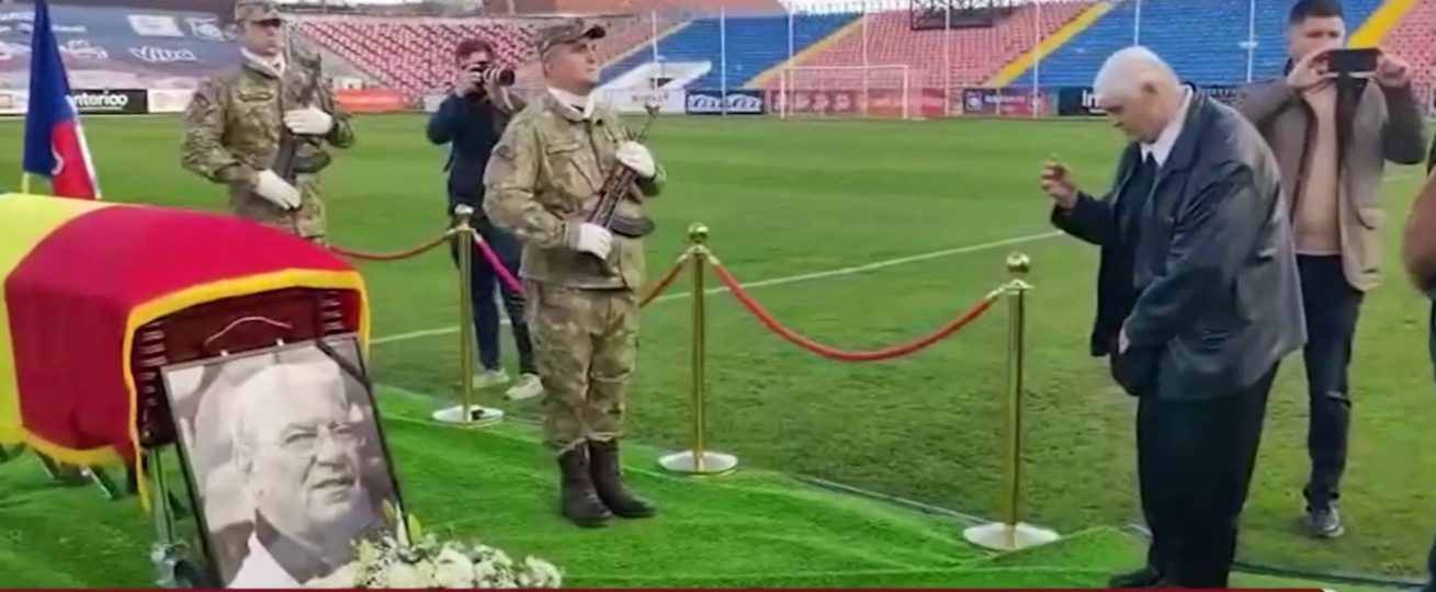 Ultimul omagiu adus antrenorului Emeric Ienei. Zeci de oameni și-au luat „Adio!” de la el pe stadionul Iuliu Bodola