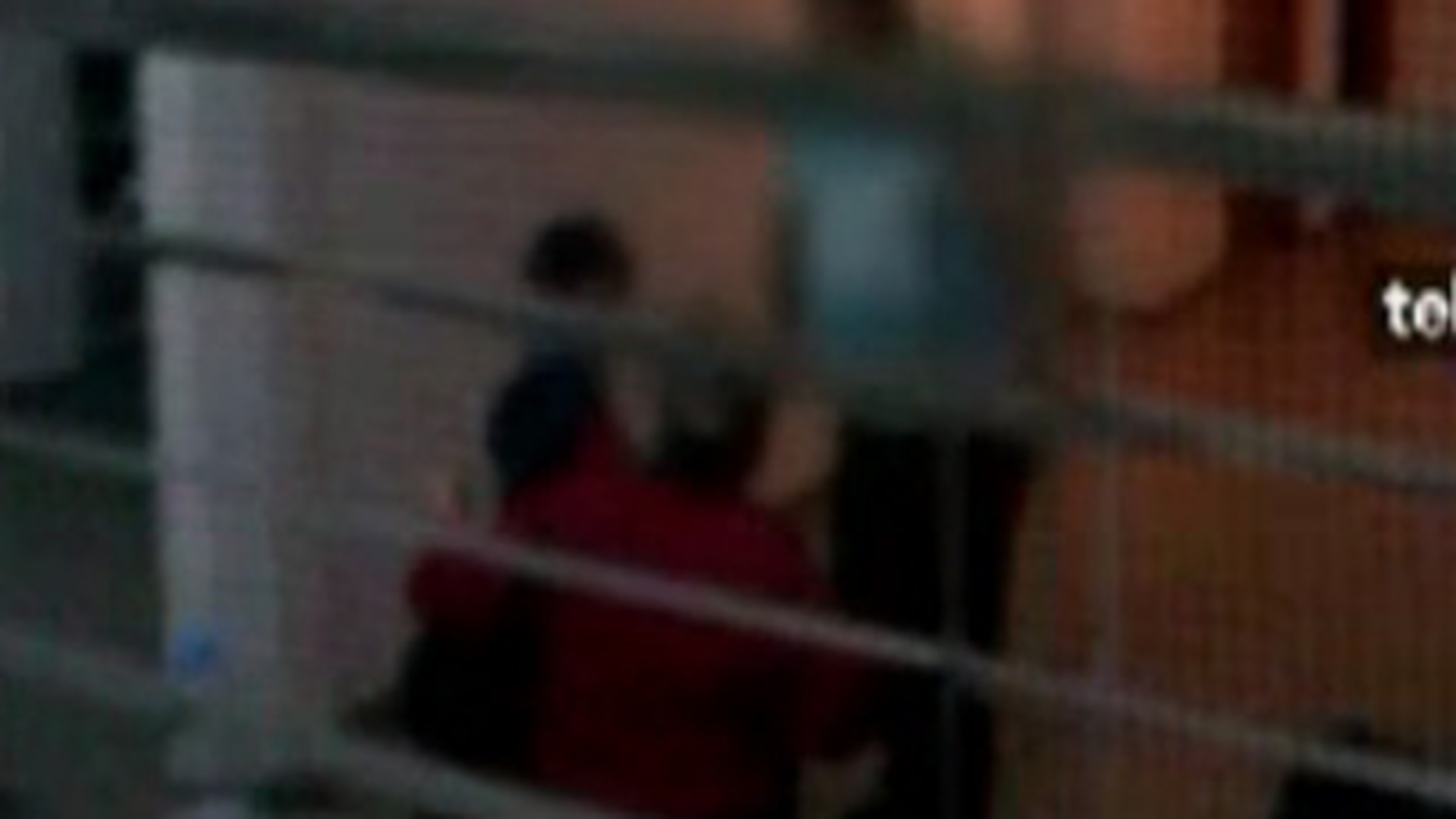 VIDEO INUMAN Un copil de 10 ani, snopit in bataie de parintii sociali! Incidentul a avut loc chiar de Inviere!