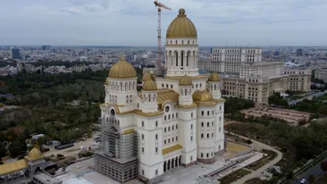 Până când se poate vizita altarul Catedralei Mântuirii Neamului, de fapt. Accesul a fost extins