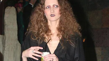 A luat-o pe urmele Iuliei Albu! Un fost concurent de la Vocea Romaniei a atras toate privirile! Uite cum s-a imbracat