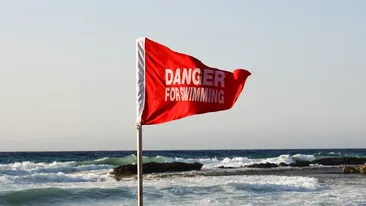 Un bărbat a murit în stațiunea Mamaia. Turistul a ieșit în larg și a fost înghițit de curenții puternici